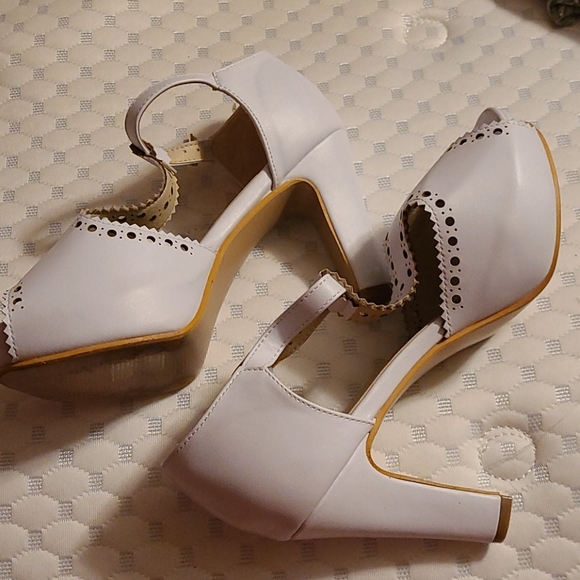 Heels - Picture 2 of 4